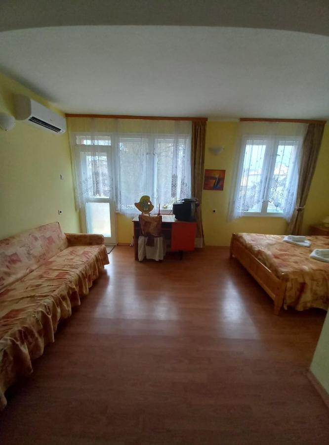 Hadjibulevata Guest House Kovacsevci Kültér fotó