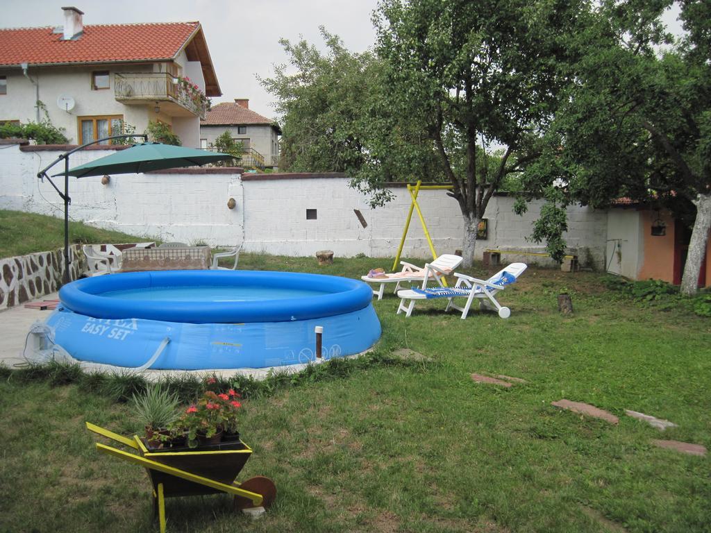 Hadjibulevata Guest House Kovacsevci Kültér fotó